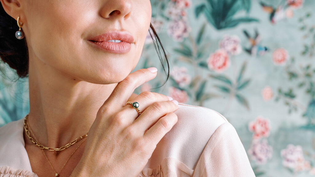 Woman posing as a model wearing tahitian pearls as necklace and ring